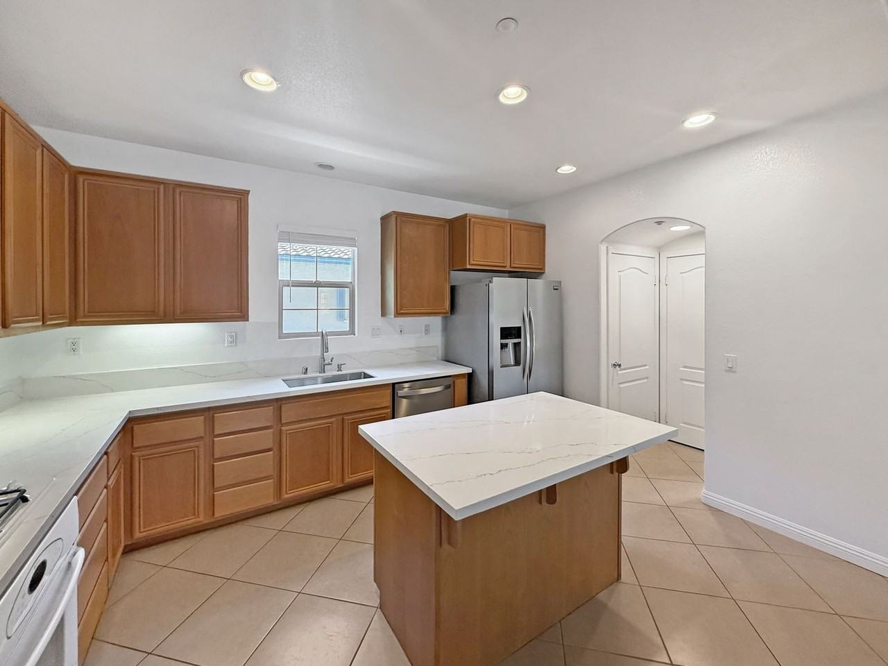 264 Marquette Ave - Photo 2 of 13