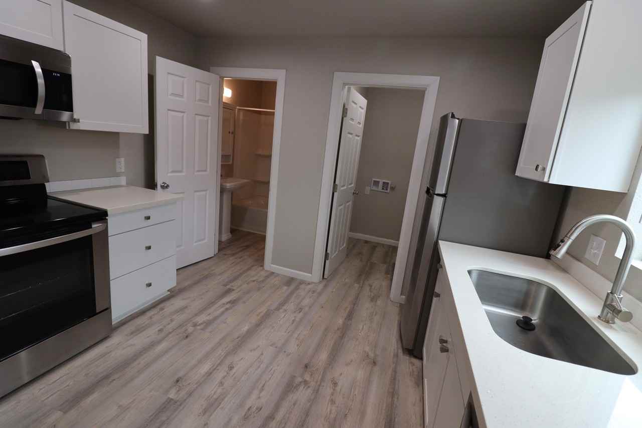 625 25th Street Southeast - Photo 6 of 13