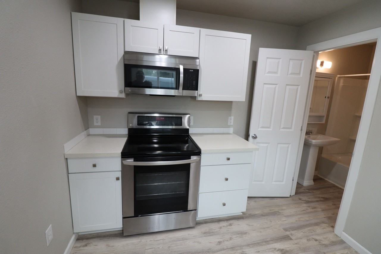 625 25th Street Southeast - Photo 7 of 13