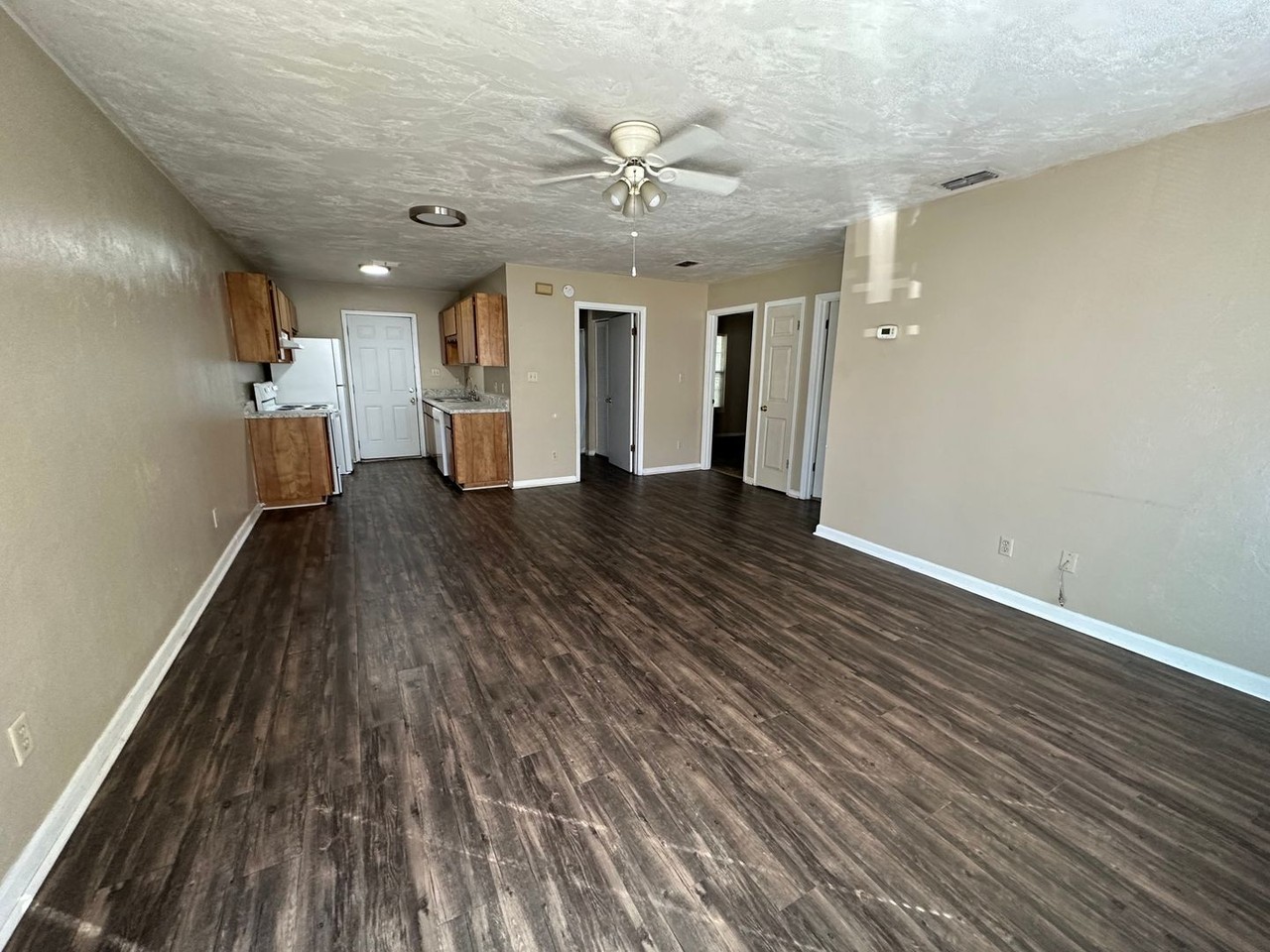 705 Pointe Ct - Photo 2 of 6