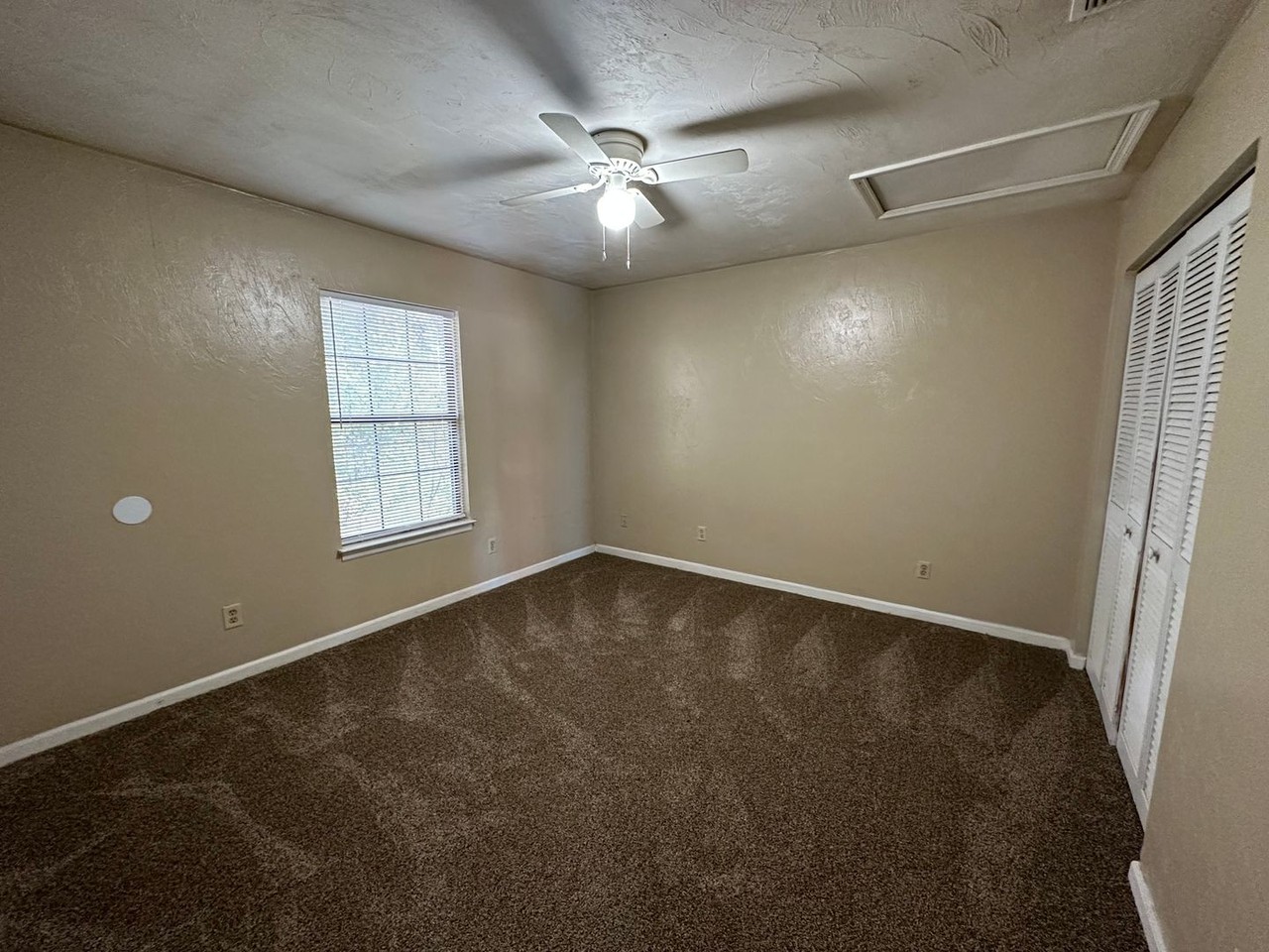 705 Pointe Ct - Photo 4 of 6