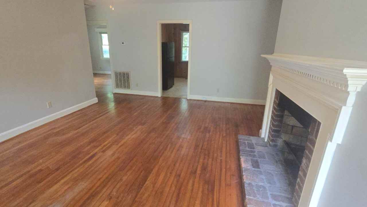 1555 Lonsford Dr - Photo 4 of 21