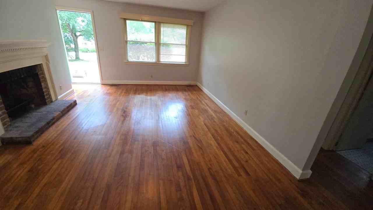 1555 Lonsford Dr - Photo 5 of 21