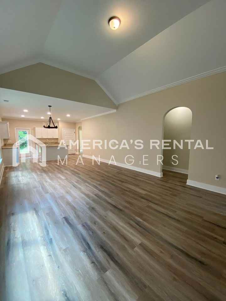 5549 Park Side Rd - Photo 3 of 20