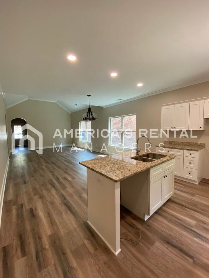5549 Park Side Rd - Photo 6 of 20