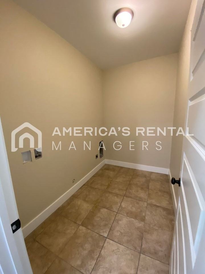 5549 Park Side Rd - Photo 7 of 20