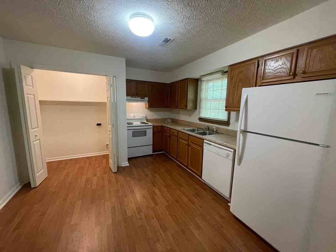 933 Grand Arbre Dr - Photo 2 of 7