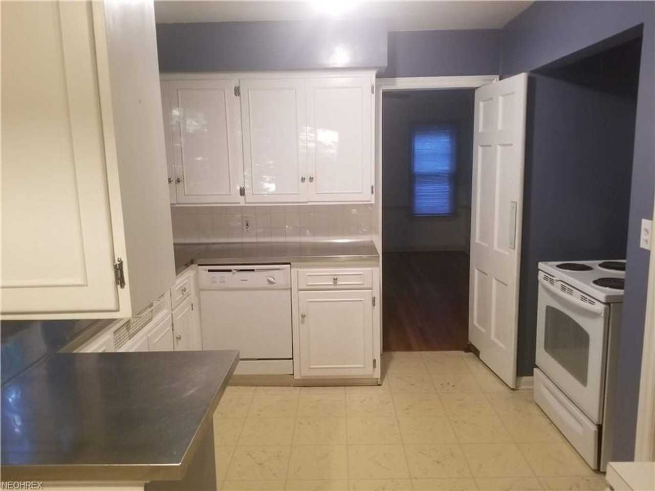 3297 Chelsea Dr - Photo 5 of 20