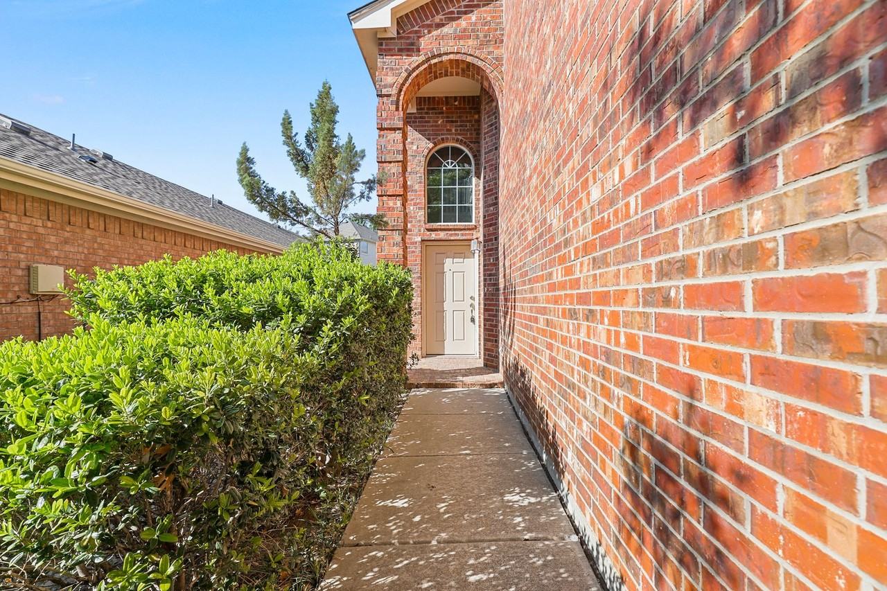 2728 Mountain Lion Drive - Photo 2 of 19