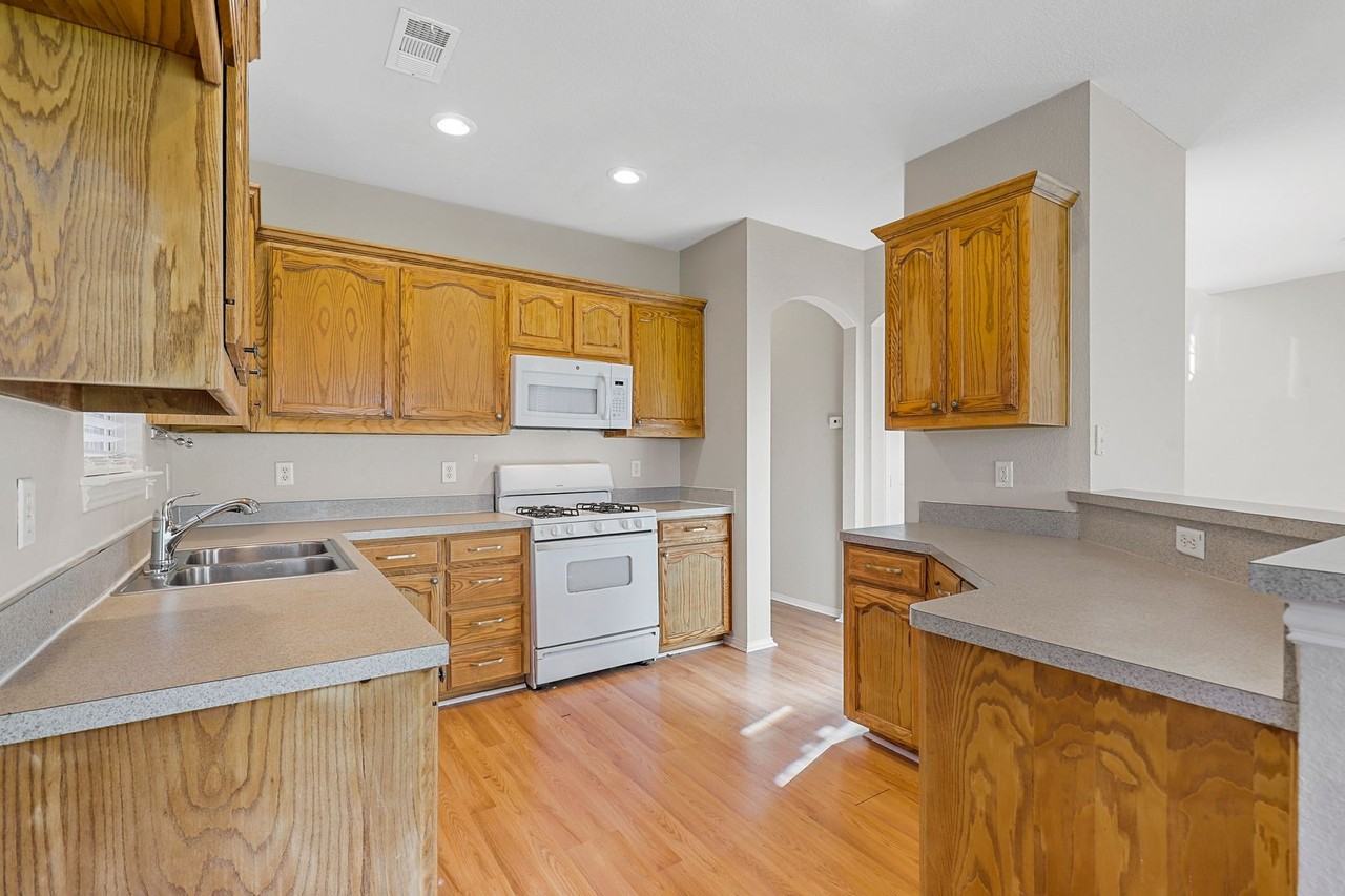 2728 Mountain Lion Drive - Photo 5 of 19