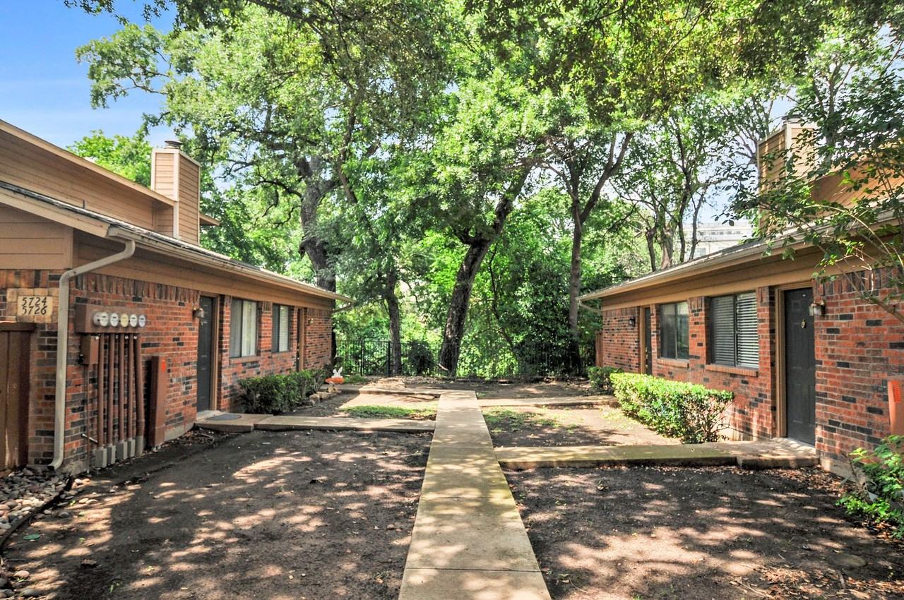 5720 Cedar Creek Dr - Photo 2 of 26