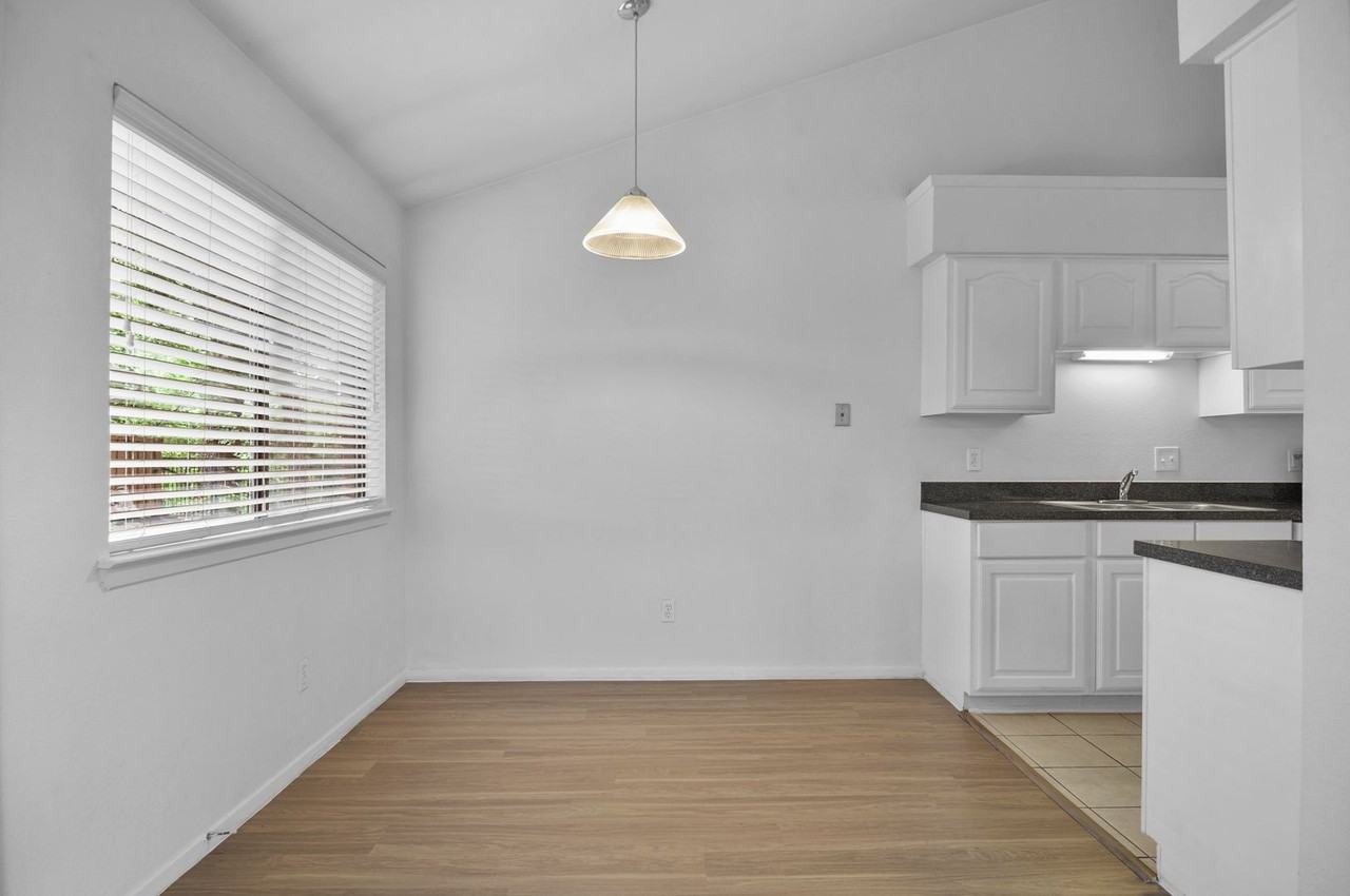 5720 Cedar Creek Dr - Photo 4 of 26