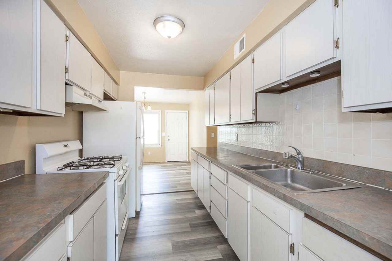 12909 Astor Ave - Photo 2 of 18