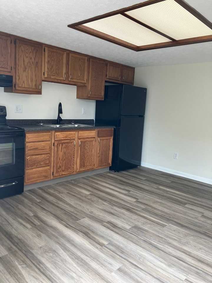 1140 Stephenson Dr Apt C - Photo 3 of 18