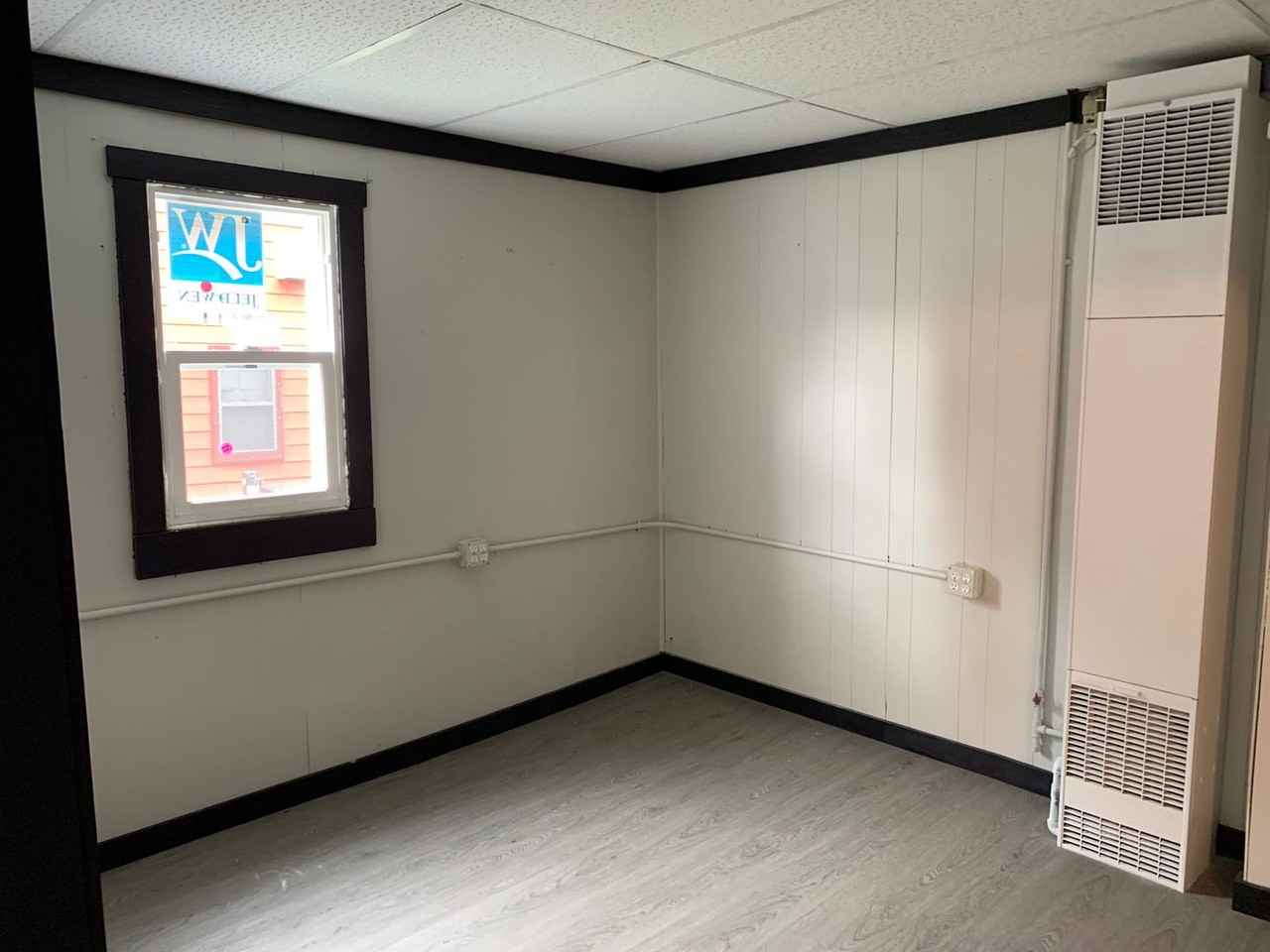 320 E 8th St S - Photo 3 of 6