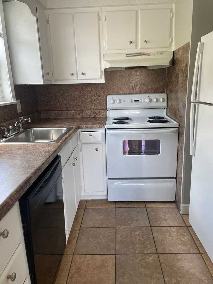 2215 Jonathan Dr Nw - Photo 6 of 7