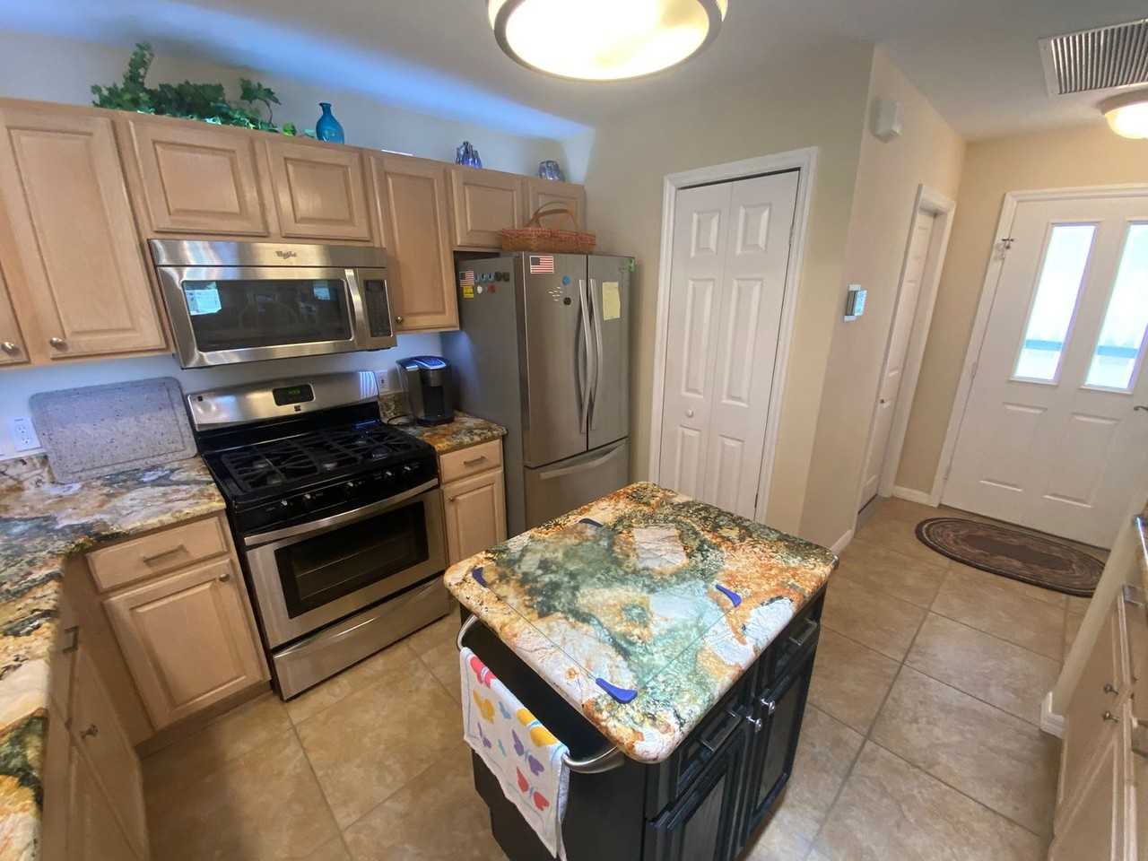 3301 Archer Ave - Photo 4 of 37