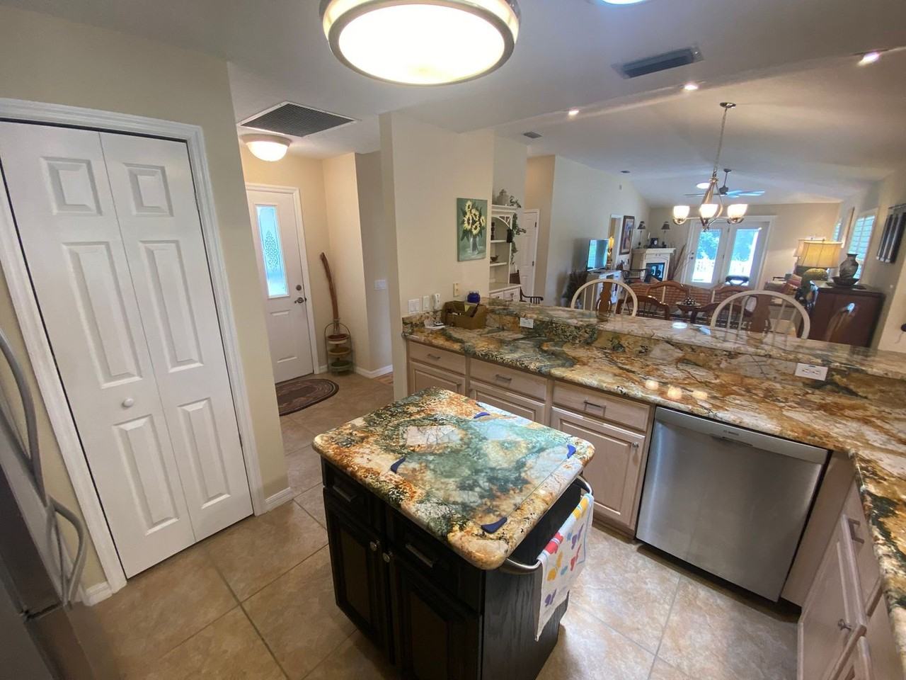 3301 Archer Ave - Photo 5 of 37