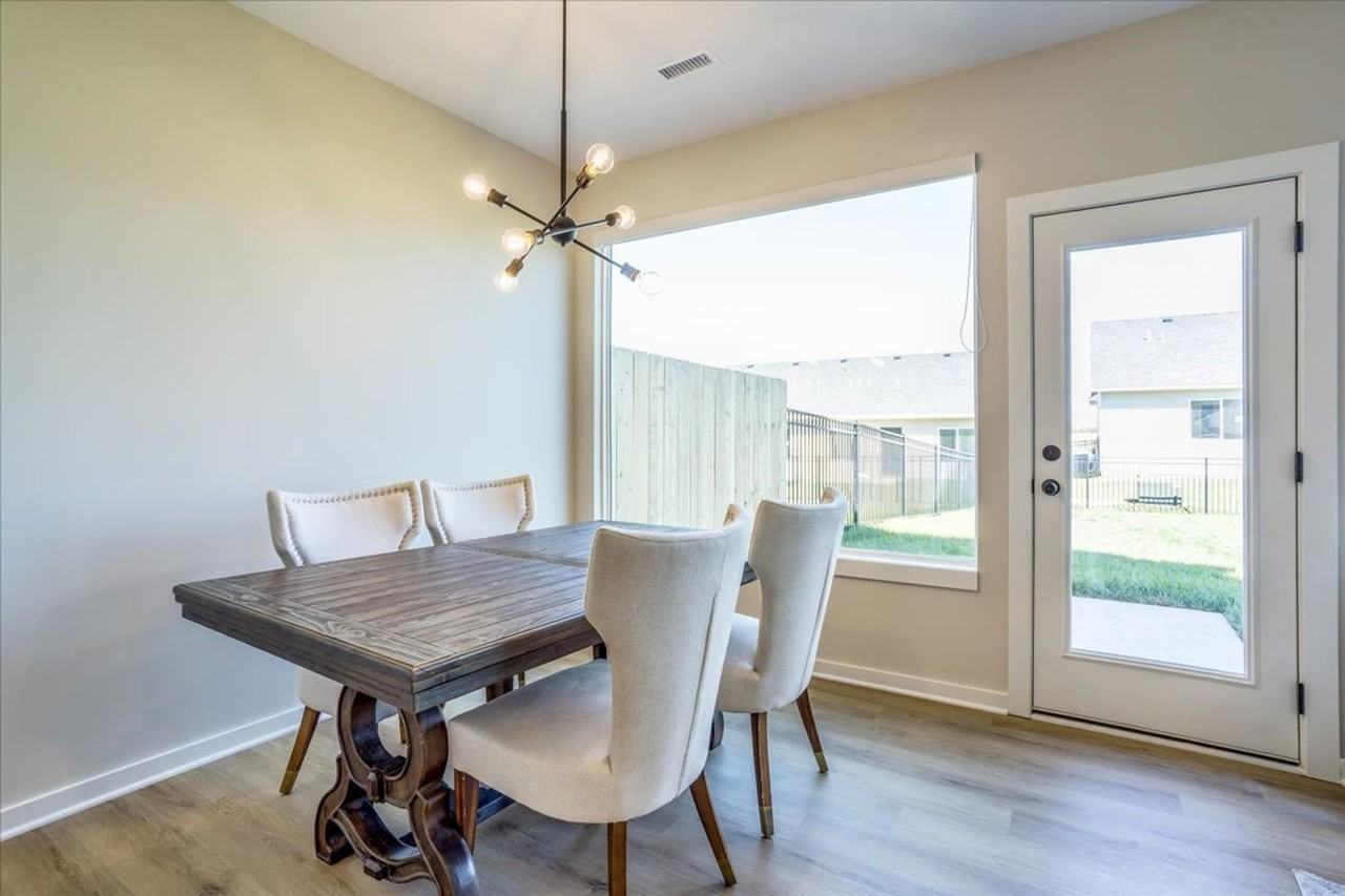 215 N Gowen St - Photo 6 of 24