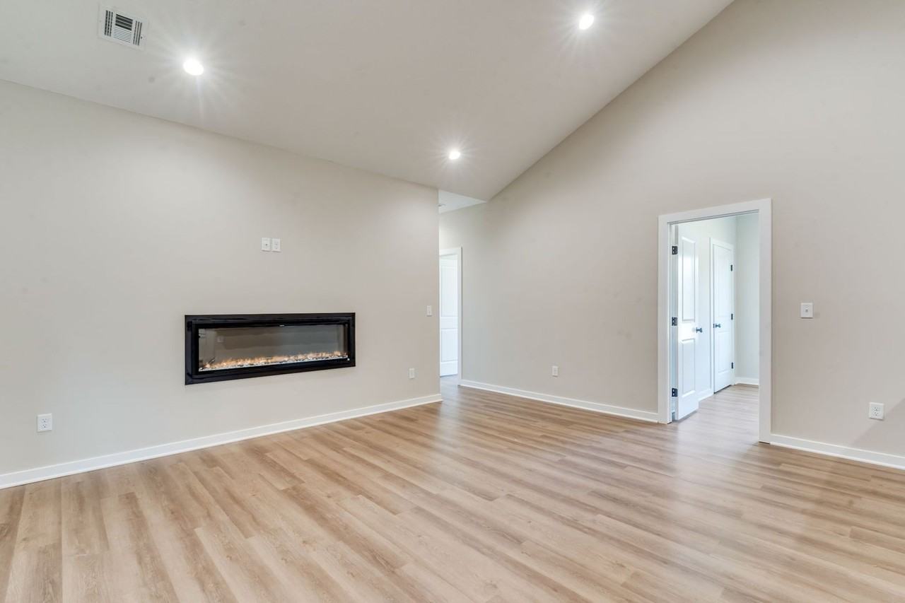 157 157 N Gowen St - Photo 4 of 13