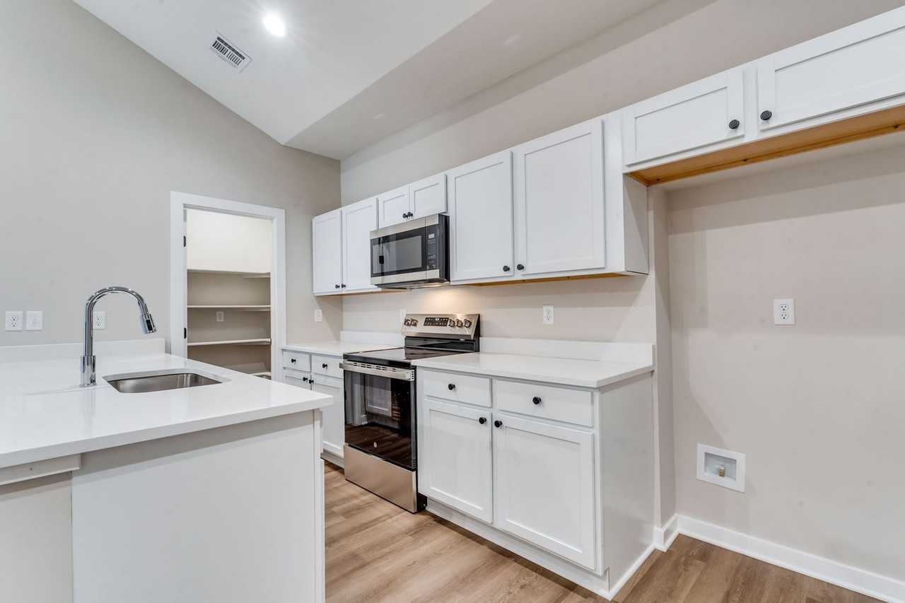 157 157 N Gowen St - Photo 5 of 13