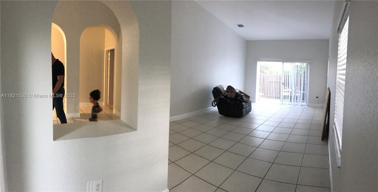 10932 Nw 69th St - Photo 2 of 21