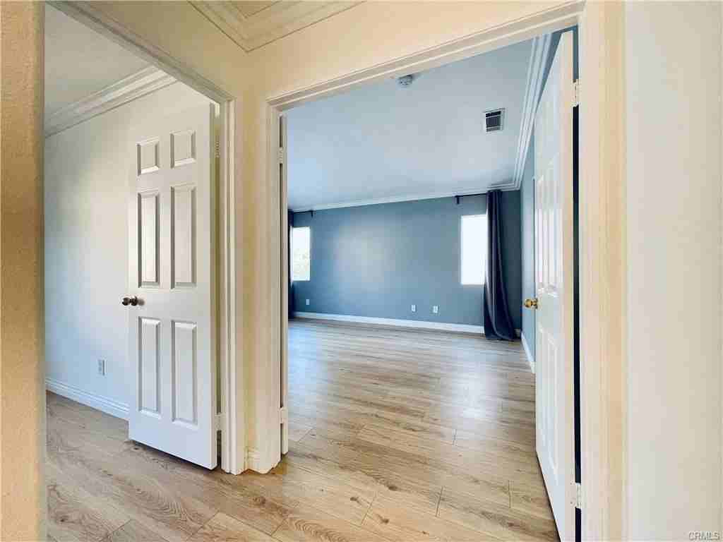 1530 Glacier Way - Photo 2 of 8