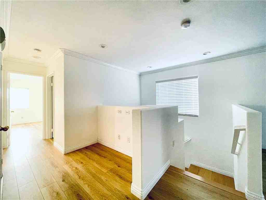1530 Glacier Way - Photo 3 of 8