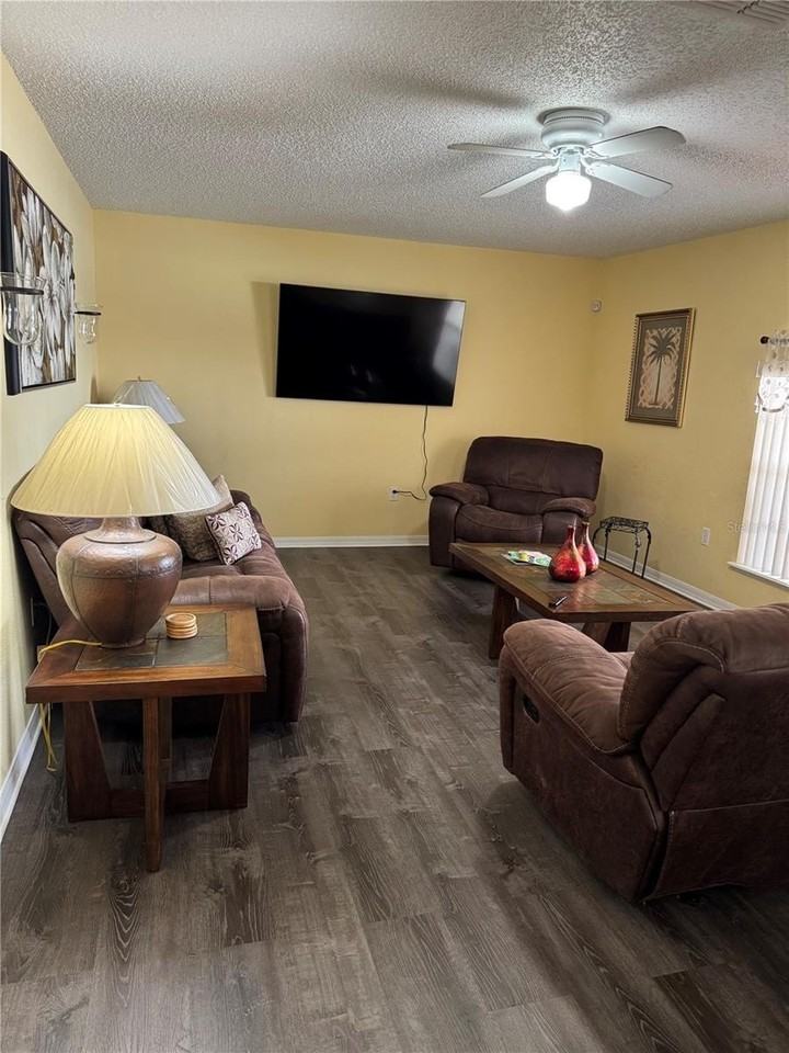 108 Milford St - Photo 5 of 18