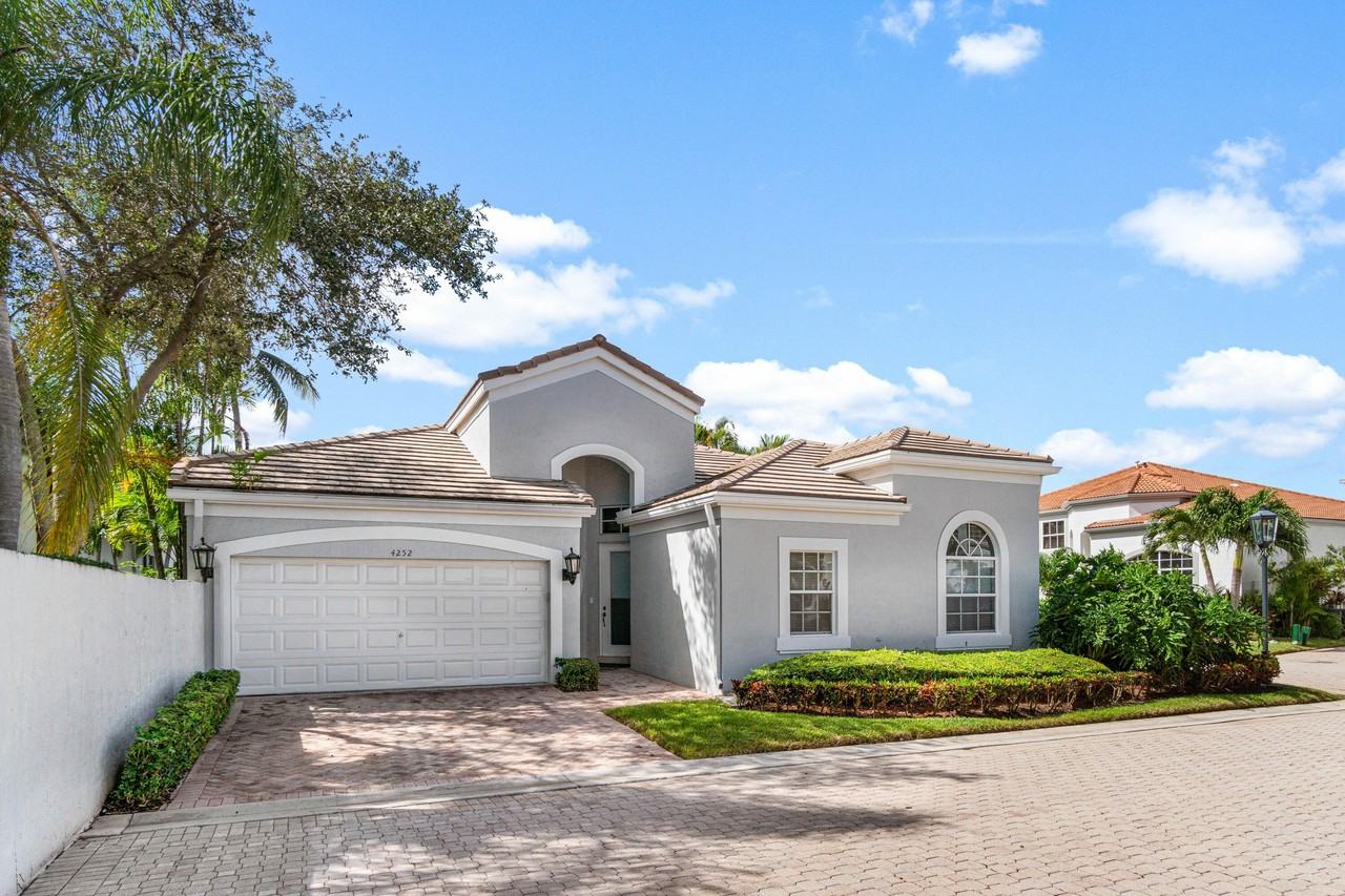 4252 Northwest 66th Lane - Photo 3 of 49