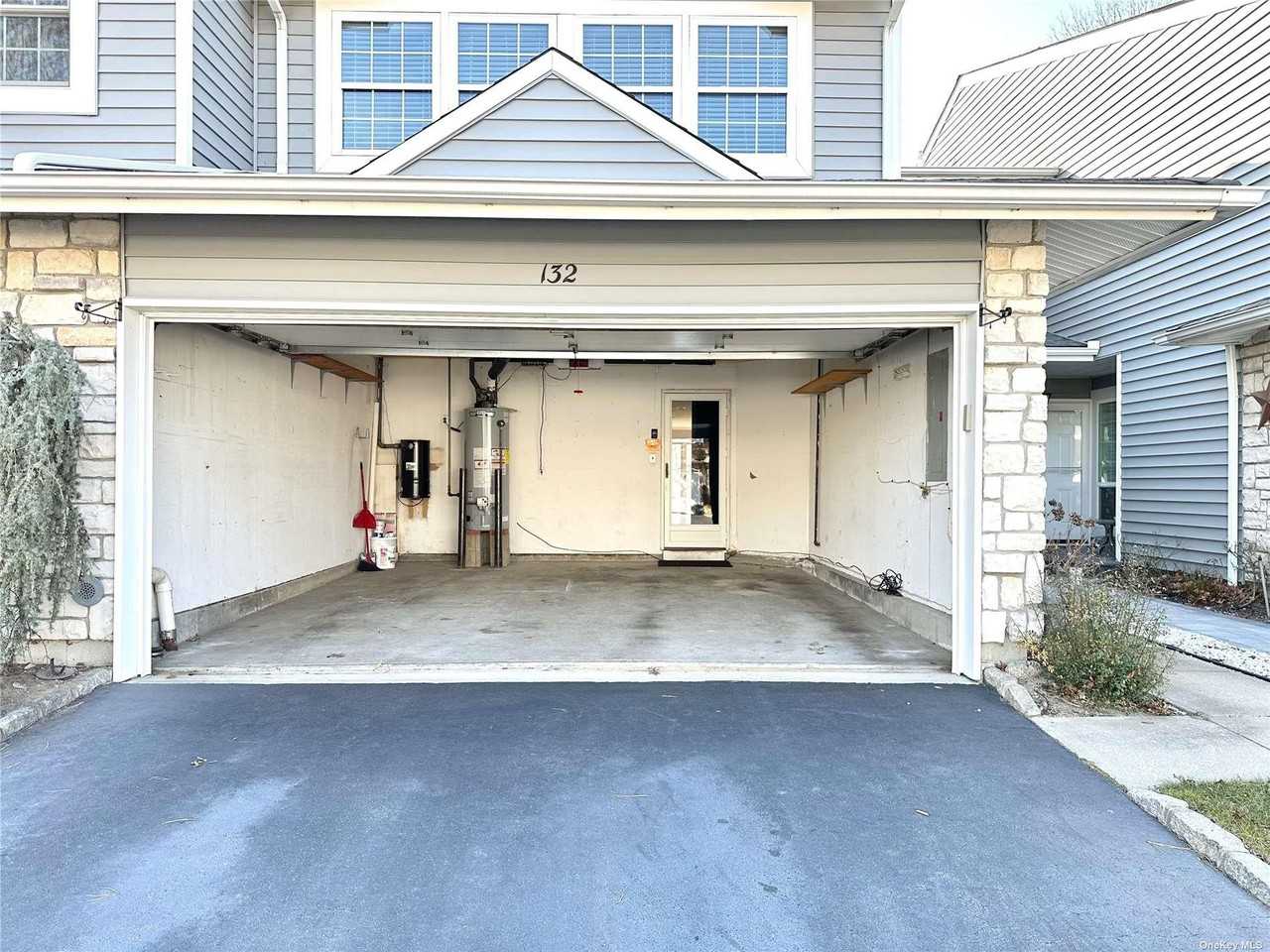 132 Fairfield Dr - Photo 2 of 32