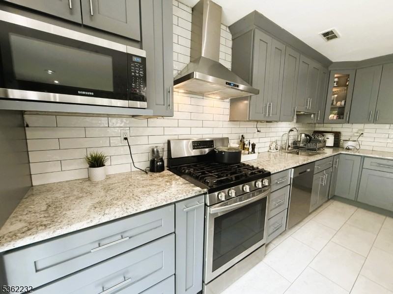 17 Gabriel Dr - Photo 2 of 22