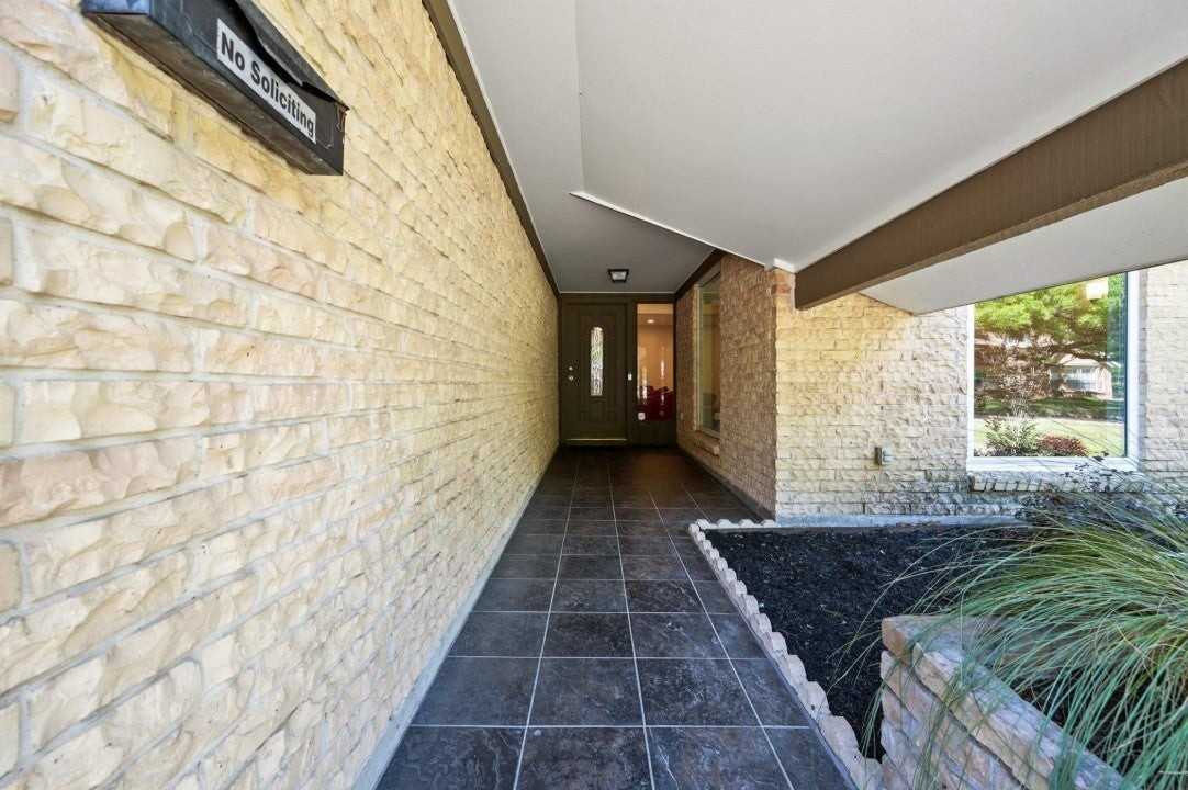 2331 Carleen Rd - Photo 3 of 27