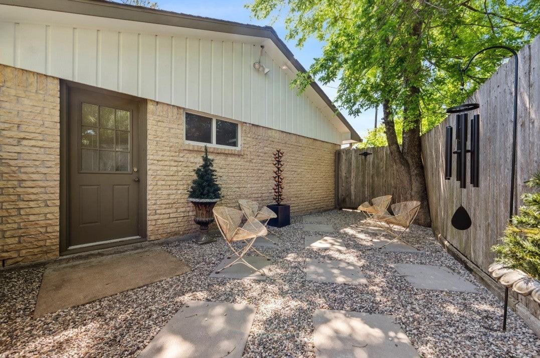 2331 Carleen Rd - Photo 4 of 27