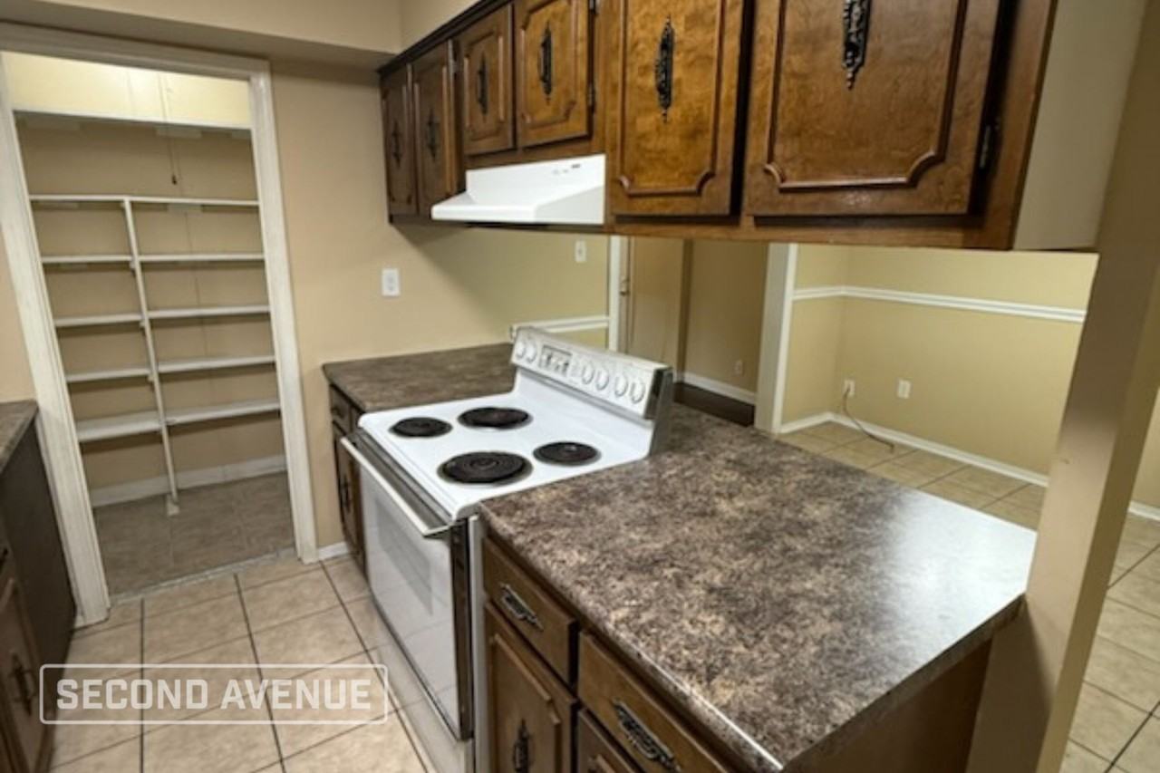 6384 Oak Park Dr - Photo 3 of 10