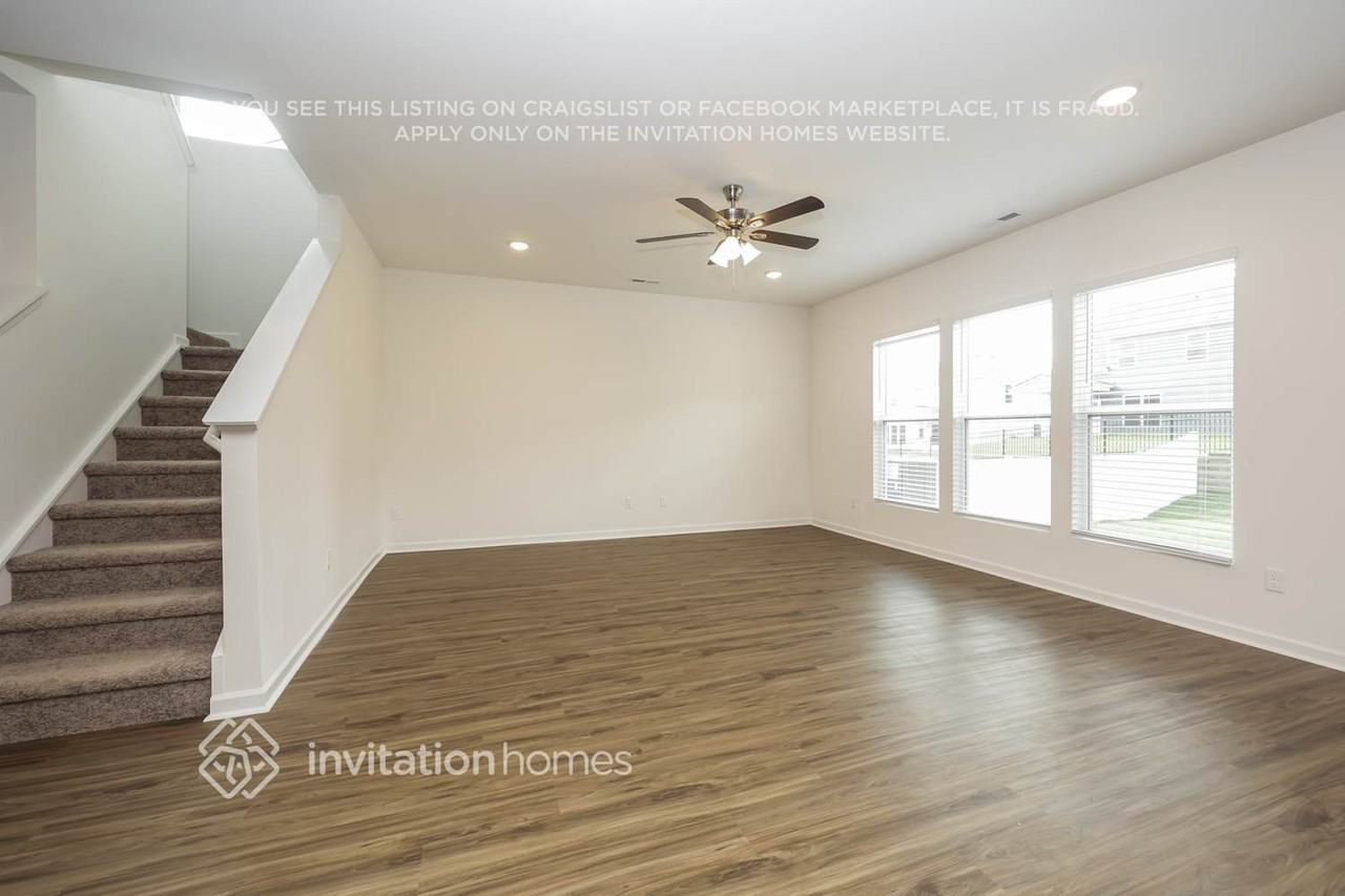 3810 Lantern Ln - Photo 5 of 18