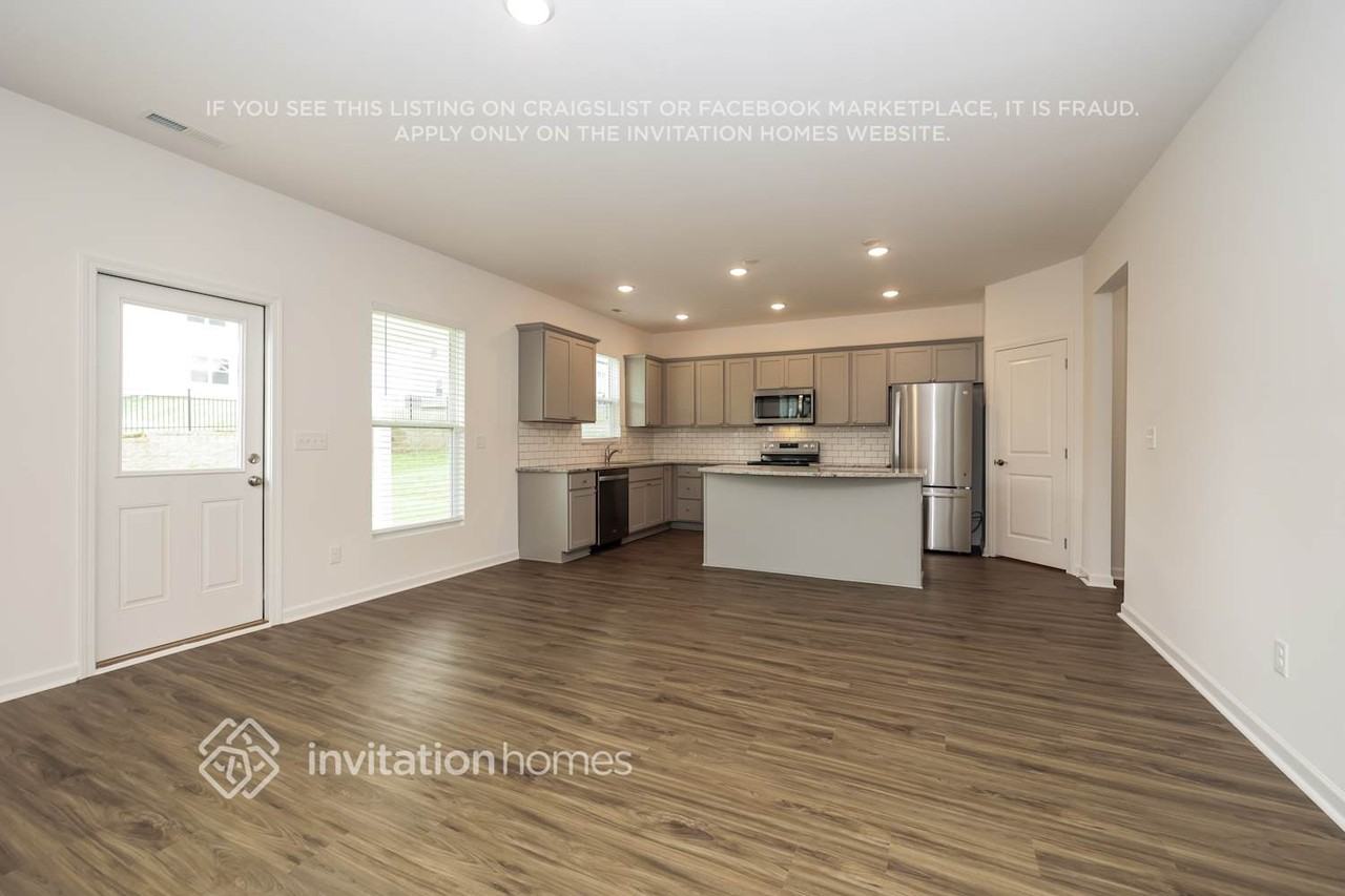 3810 Lantern Ln - Photo 6 of 18