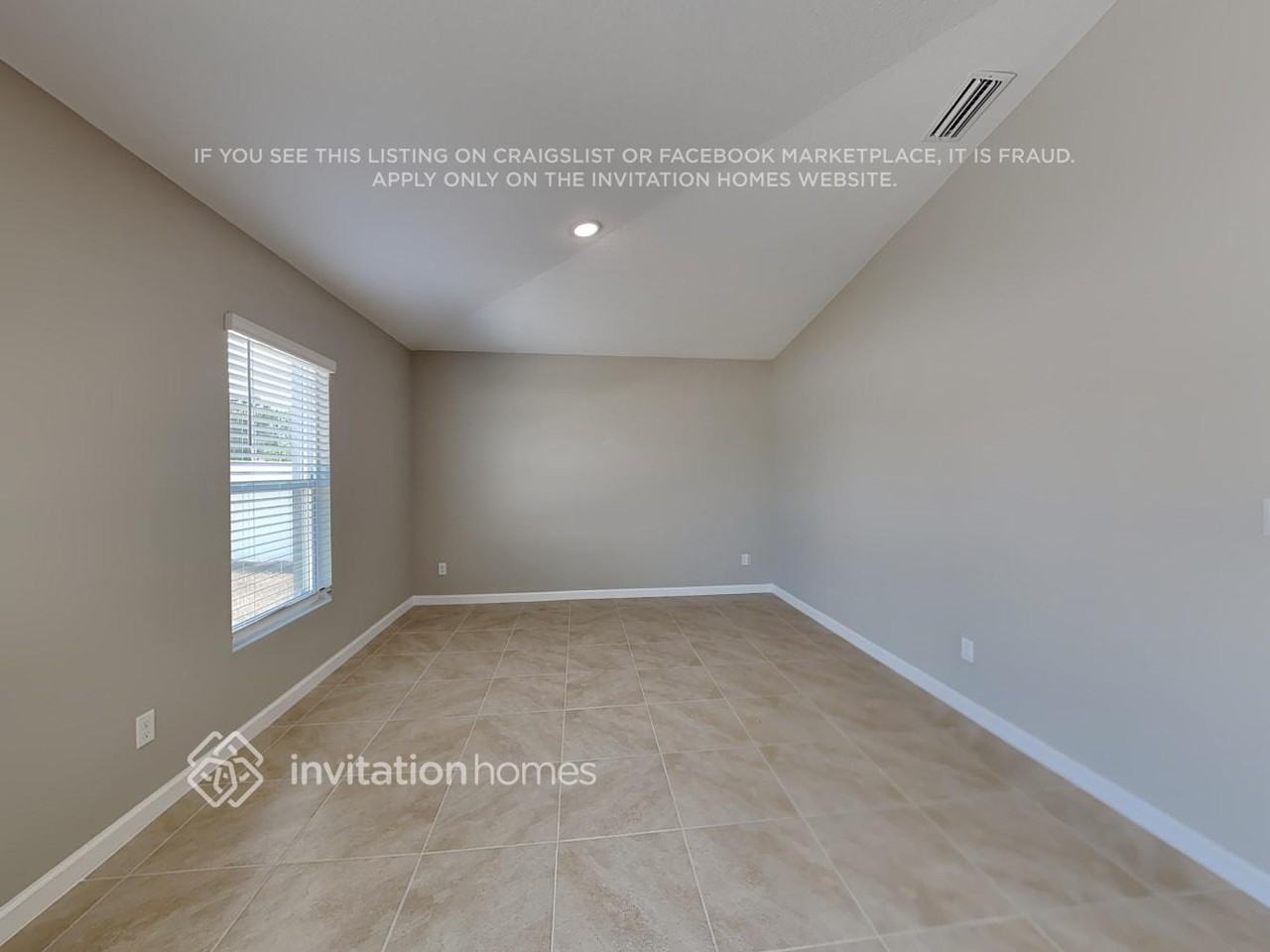 1861 Sw Logan St - Photo 4 of 18