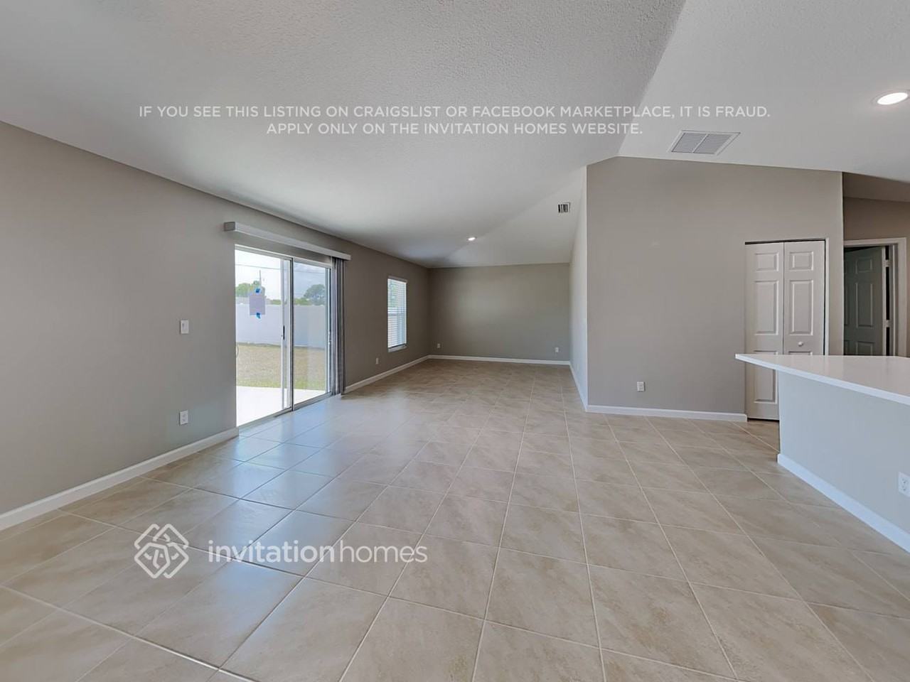 1861 Sw Logan St - Photo 5 of 18