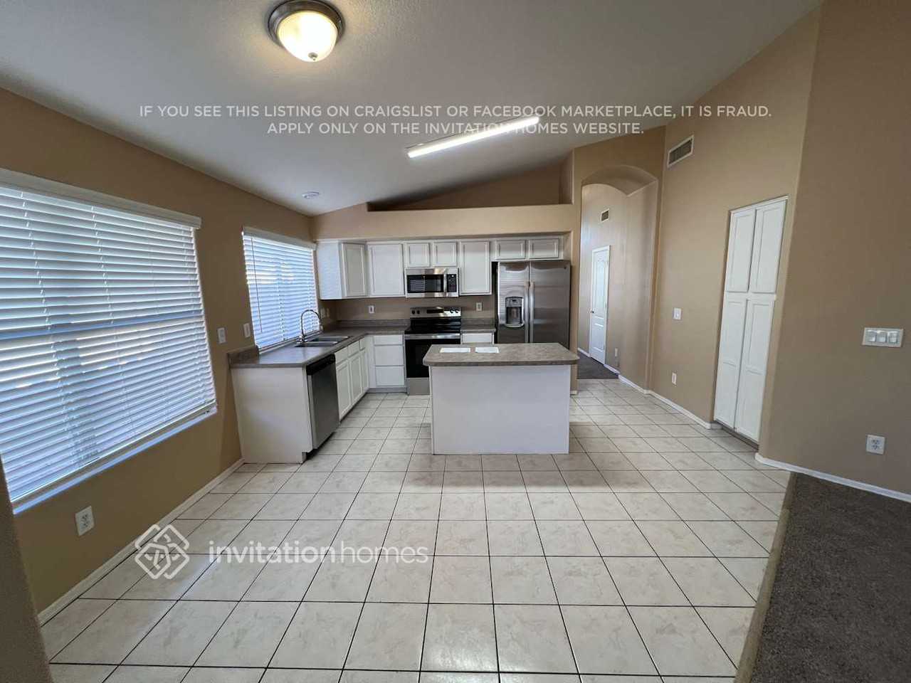 9832 E Olla Ave - Photo 3 of 17
