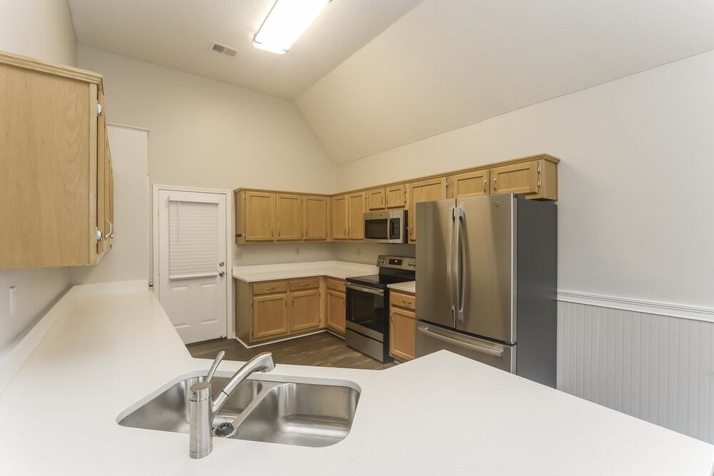 7764 Bramble Ln - Photo 7 of 17