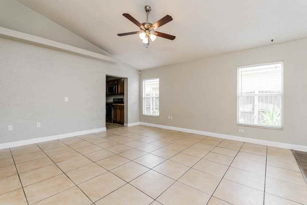 3315 Huntwicke Blvd - Photo 3 of 16