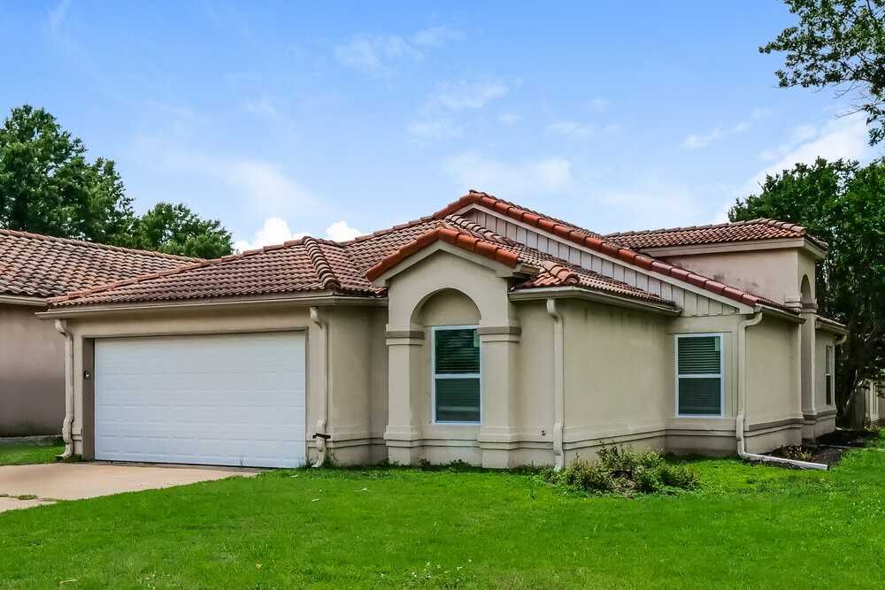 1153 Charstone Dr - Photo 3 of 16