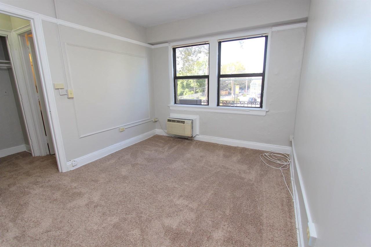 CENTRE COURT -- 158 - Photo 5 of 23