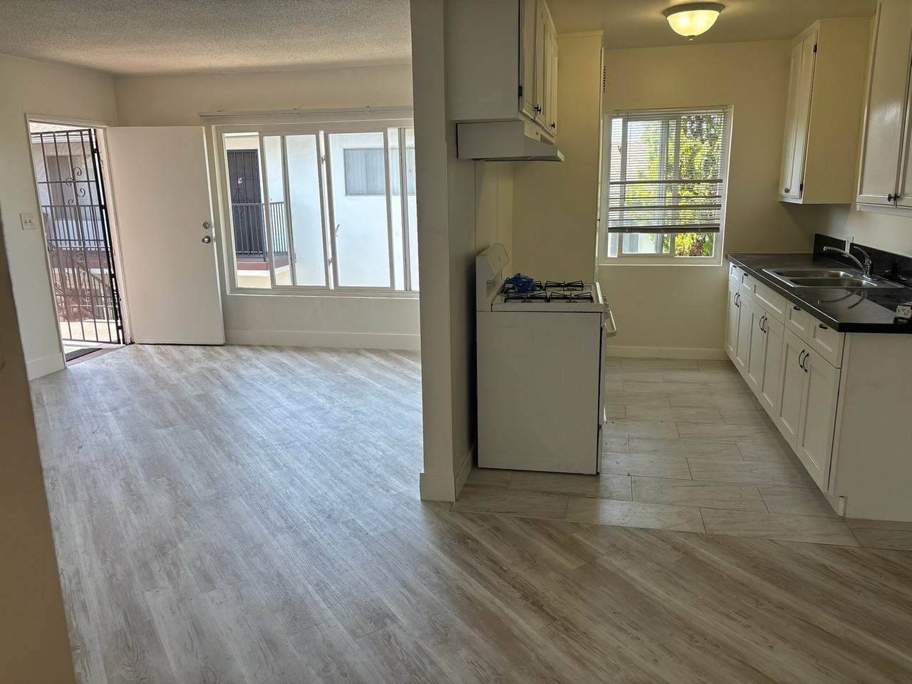 734 N Inglewood ave - Photo 3 of 10