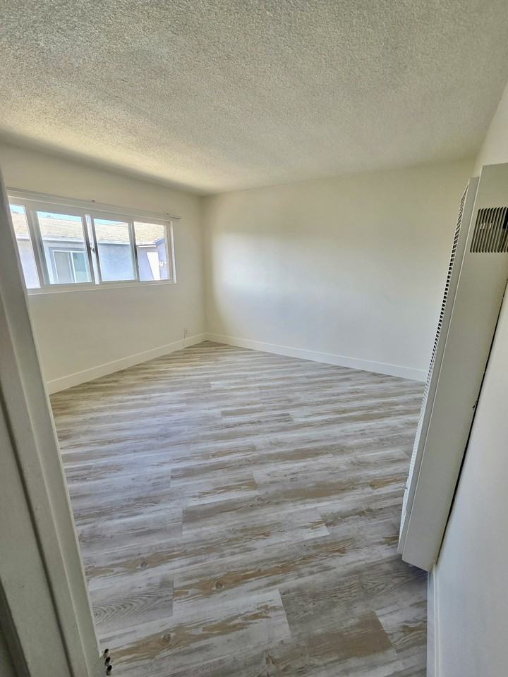 734 N Inglewood ave - Photo 5 of 10
