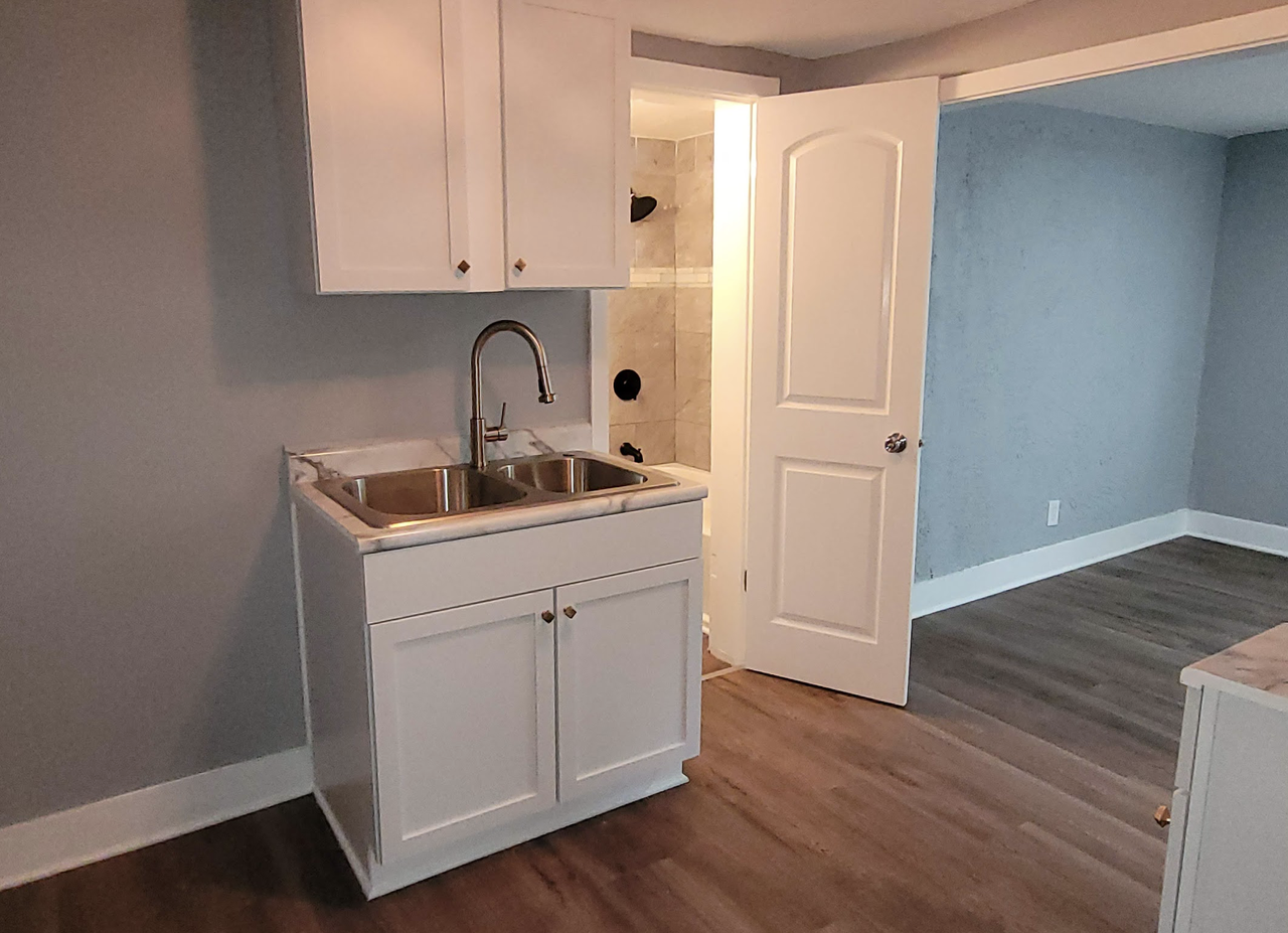 1309 West Pruitt Street - Photo 2 of 11