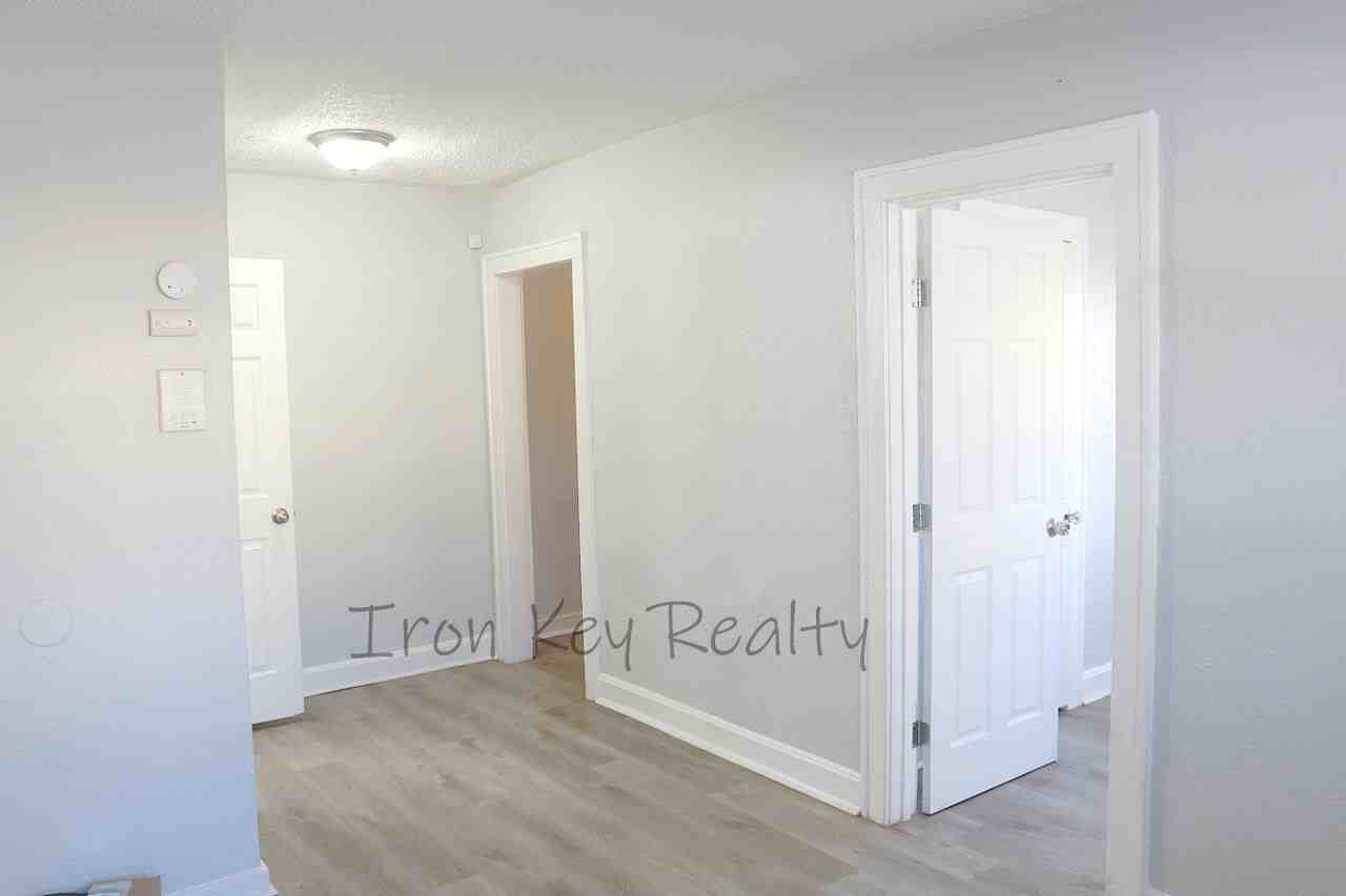 5121 Thompson Avenue - Photo 2 of 9