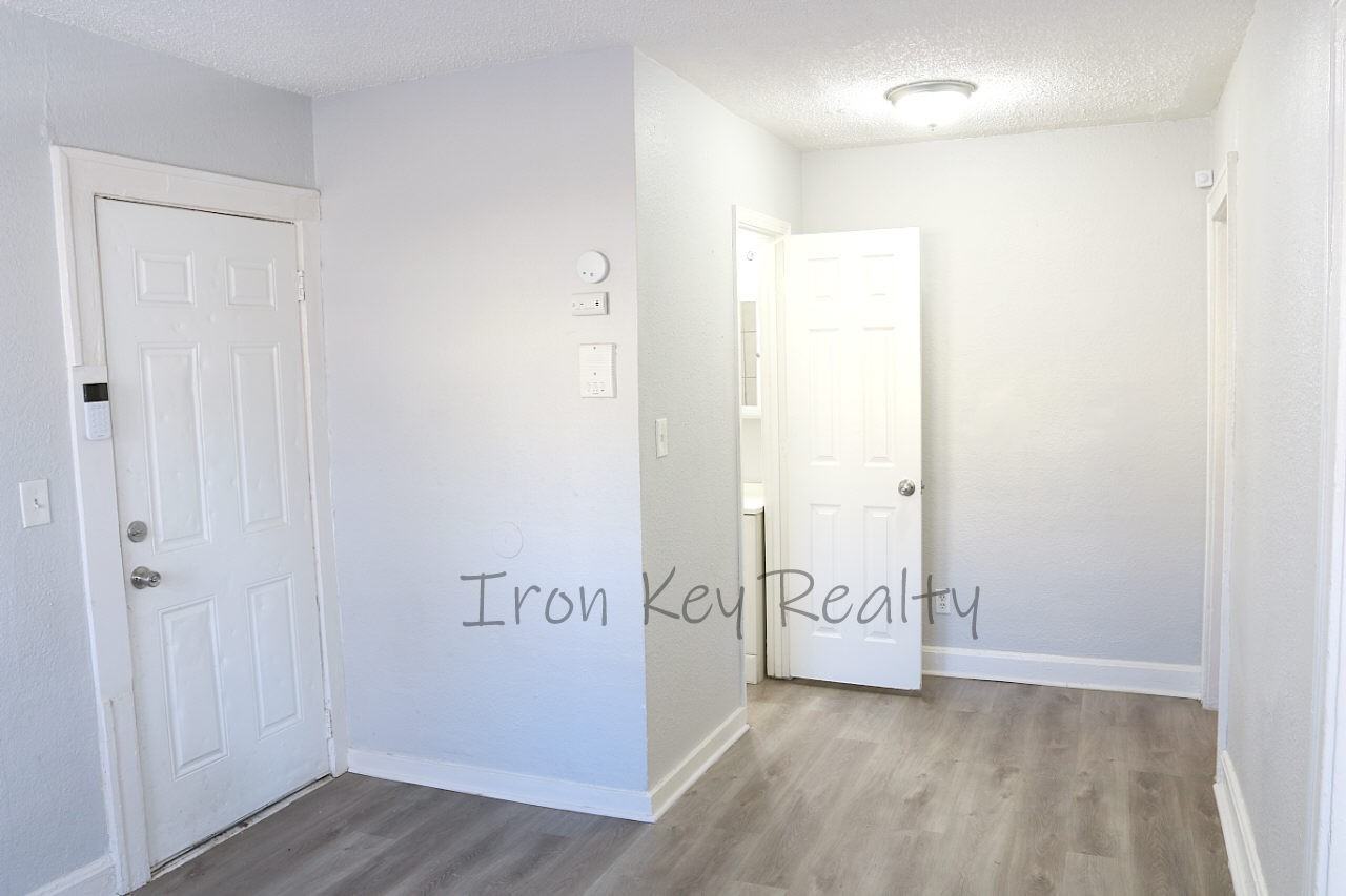 5121 Thompson Avenue - Photo 6 of 9