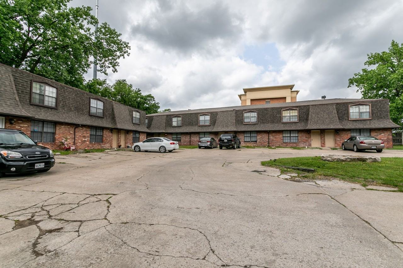 Cliffview Townhomes - Photo 2 of 26